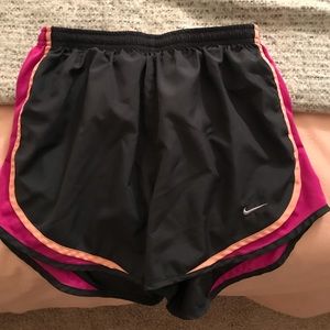 Nike shorts size medium